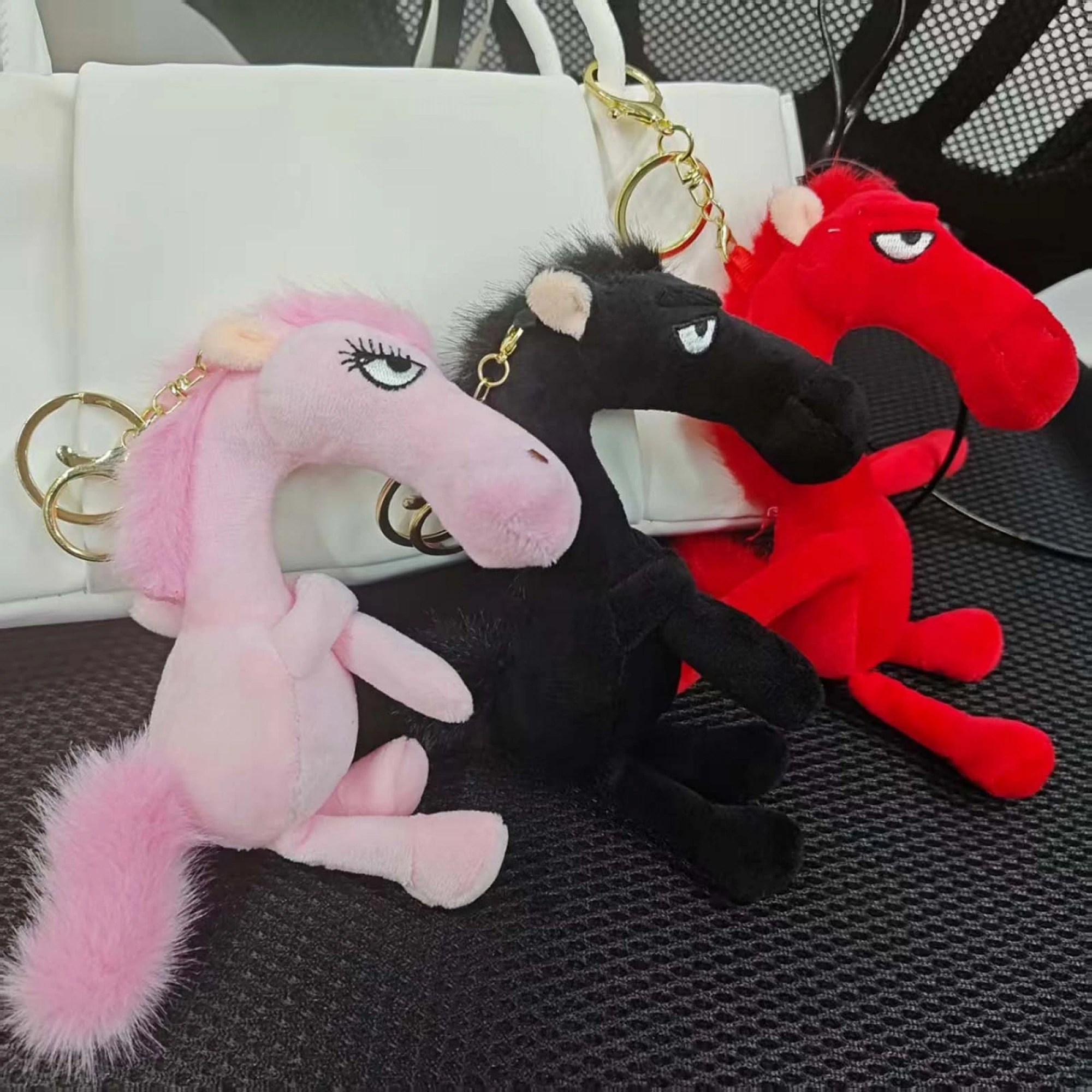 Porte-clés licorne en peluche mignon, breloque de sac en peluche pour sac à main, sac à dos, clés-idée cadeau du nouvel an