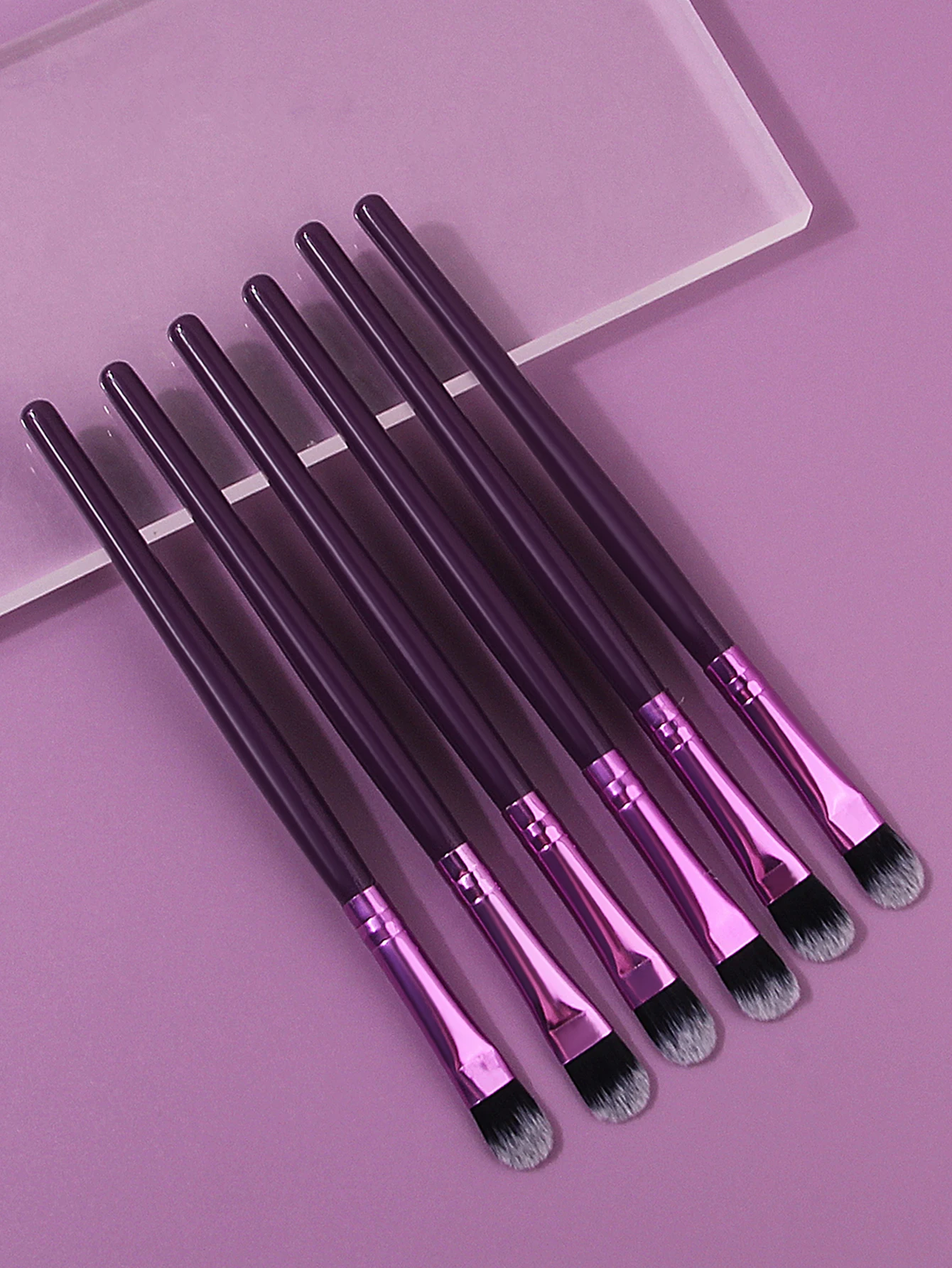 Conjunto de pincéis de maquiagem roxo de 6 peças: cerdas macias para fácil coloração, pincel de sombra, pincel corretivo, maquiagem profissional detailbrush