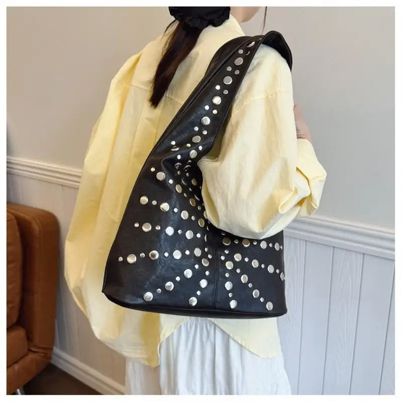 

Винтажная сумка-хобо с заклепками для женщин, в стиле панк, из искусственной кожи, на плечо, модная сумка-тоут Y2K, готическая сумка, большая мягкая повседневная сумка-мешок