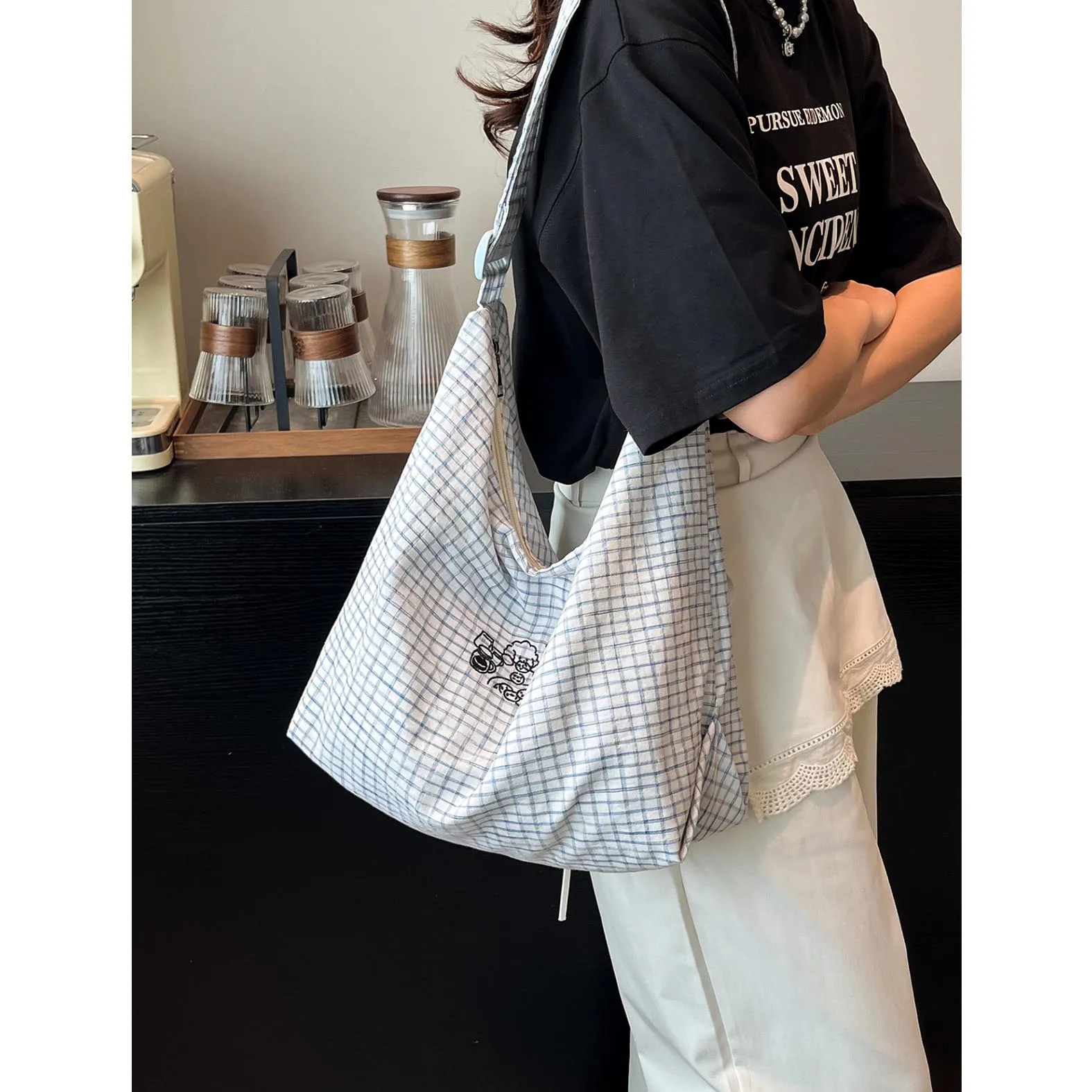 

Checkered Canvas Bag for Women, Large Capacity Versatile Single Shoulder Crossbody Bag for College Students, Tote Bag for Class