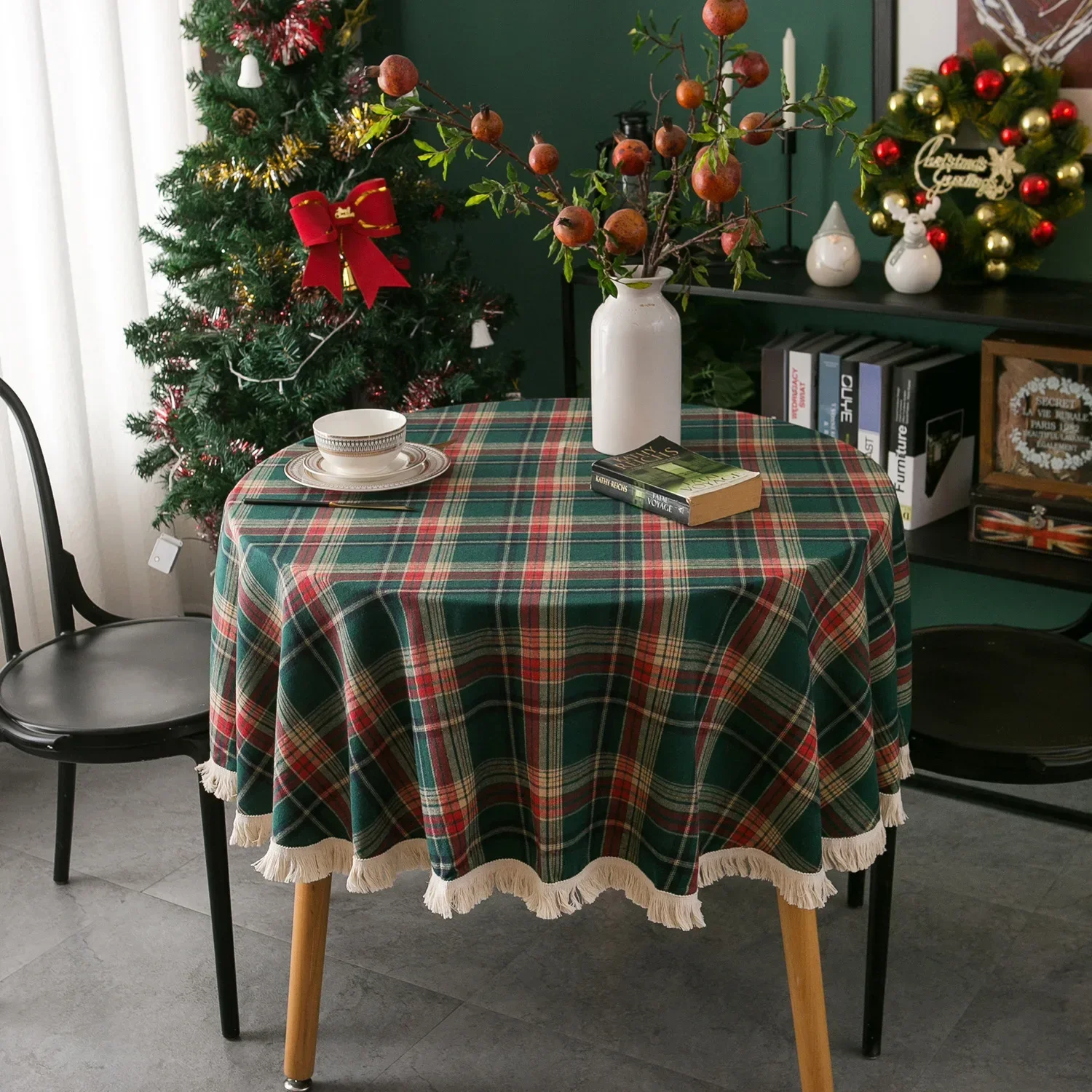 

Christmas Tablecloth Round with Tassels Red Green Buffalo Plaid Dust-Proof Rustic Christmas Checkered for Holiday Party Dining