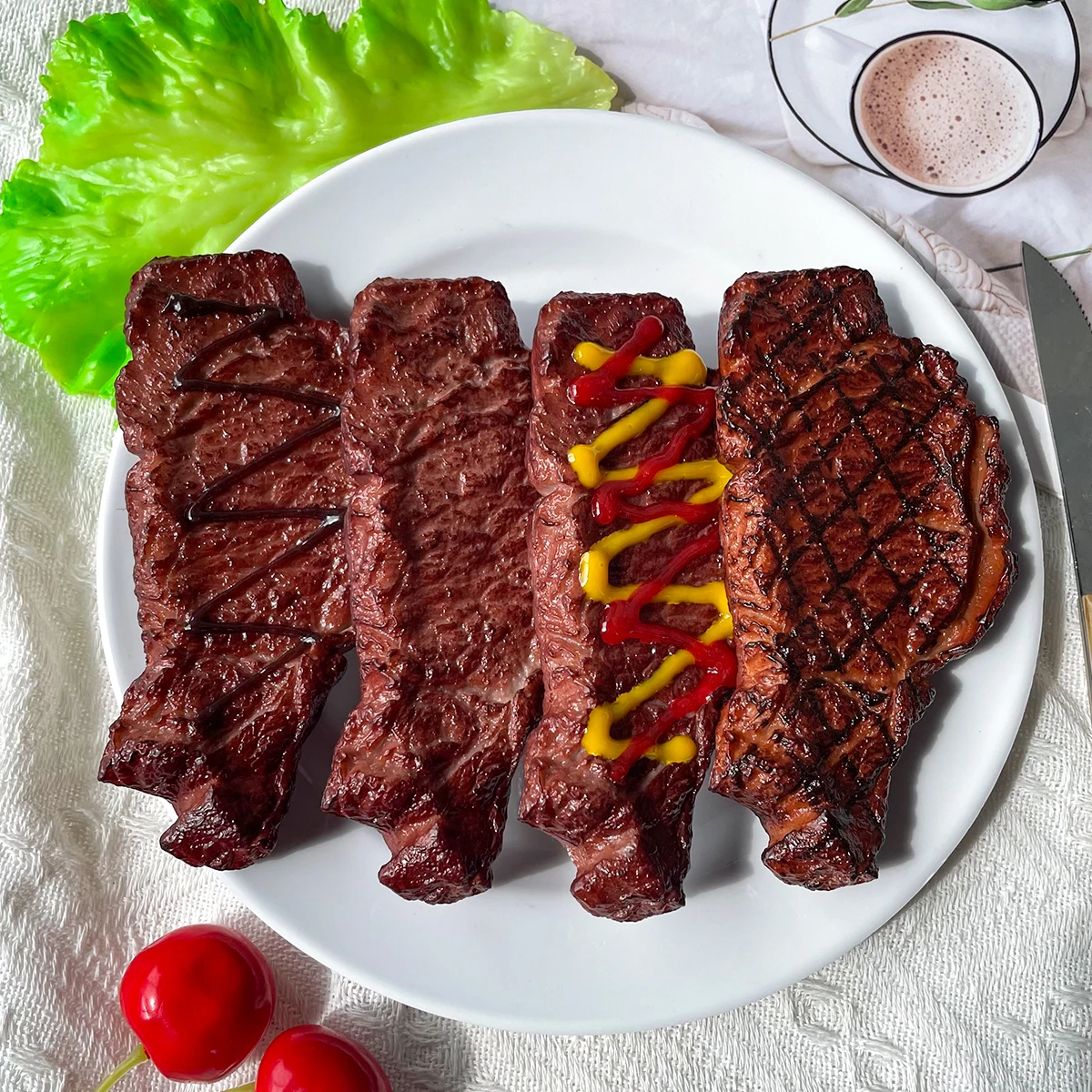 Juego de filete falso realista con marcas a la parrilla, salsa, ketchup, mostaza y lechuga, modelo de exhibición de accesorios de comida perfecta para decoración del hogar