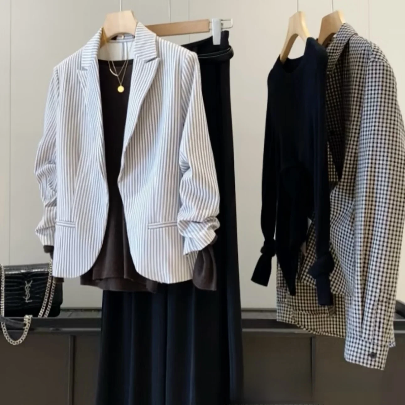 

Новое поступление ранней осени, корейский облегающий полосатый плиссированный костюм Nine Sve Jaet, женская верхняя одежда для поездок на работу