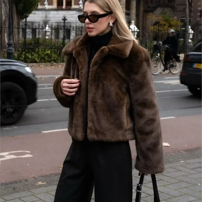 

2026 Winter Women's Retro Coffee Chic Faux Fur Short Jacket Outerwear Lapel Long Sleeve Thick Warm Women's Chic Streetwear Coat