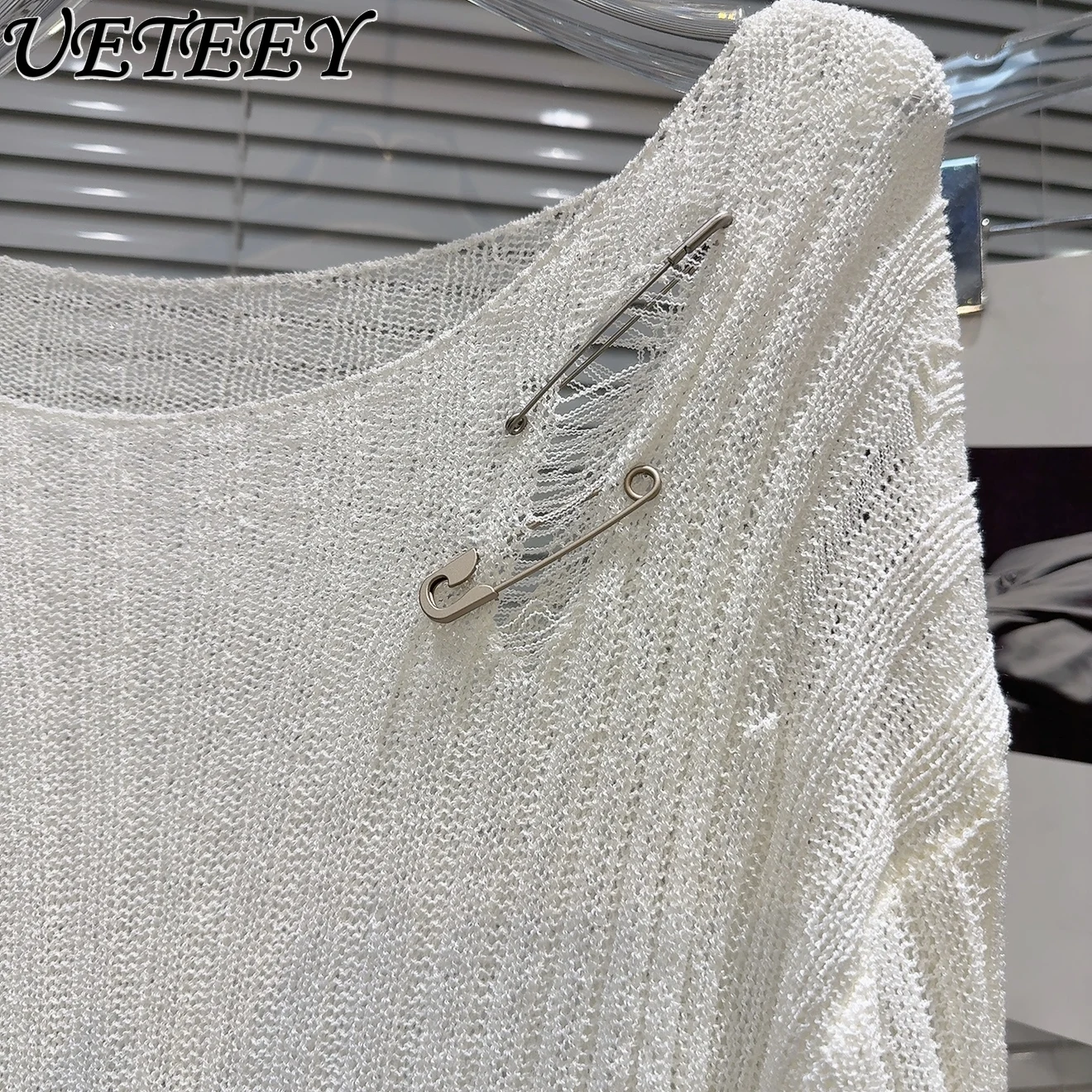 2025 Summer New Sweet Cool Babes Long-sleeved Solid Color Pullover Metal Pin Design Hollow Sunscreen Knitted Sweater for Women