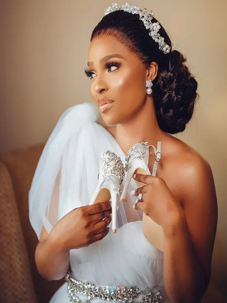 تخصيص بلورات حزام ألف خط فستان الزفاف رداء دي ماري سويب تراين كتف واحد تول مثير سبليت الجانب فستان زفاف