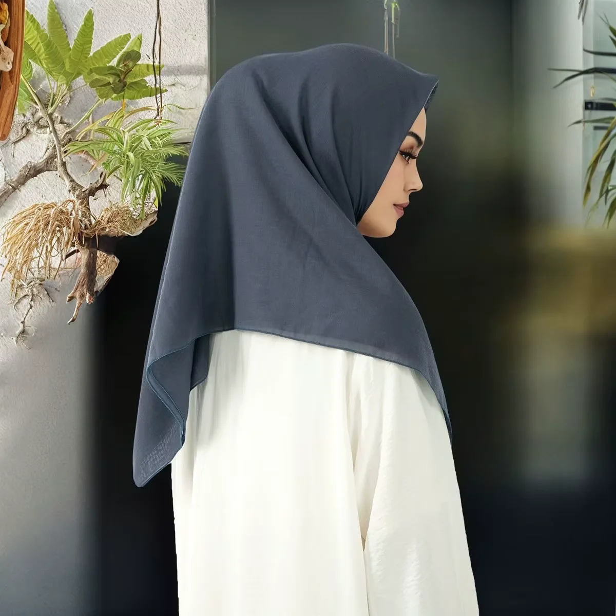 ジッパーデザインのムスリムヒジャブ、無地グレーのインスタントスカーフ、実用的で控えめなイスラムのヘッドスカーフ、女性の民族ファッションと日常使いに