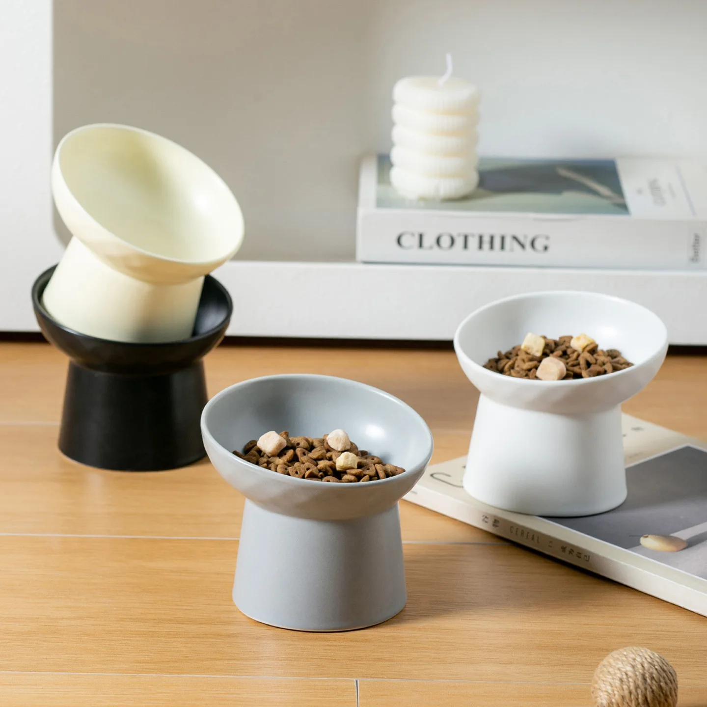 

Креативная керамическая миска для домашних животных цвета дофамина, высокая нога, ромбовидный узор, наклонная миска для кошек и собак, поддержка шеи