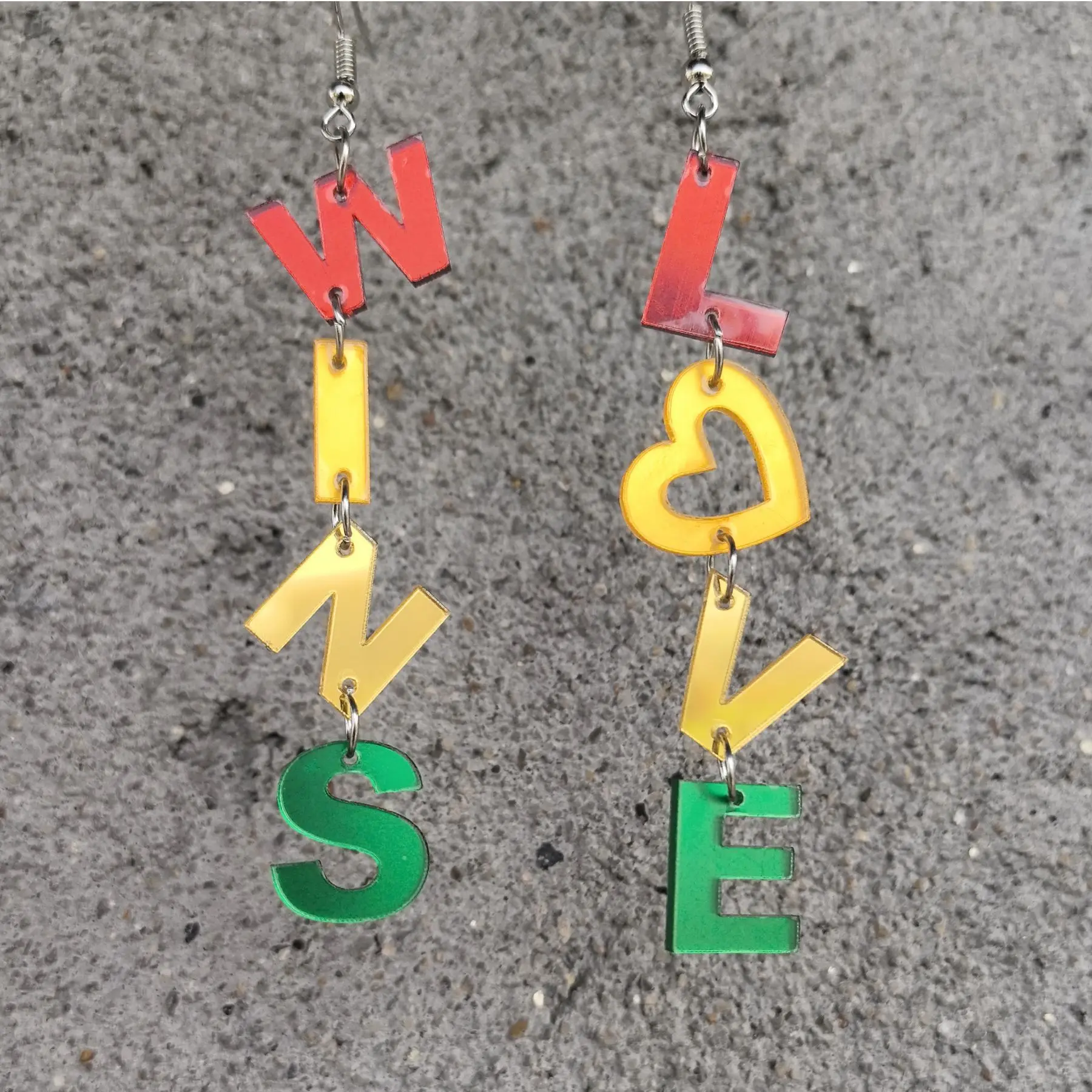 أقراط جديدة مخصصة لعيد الحب بأحرف ملونة ونوافذ شعبية تحب البيئة الإنجليزية أقراط أكريليك ديكور