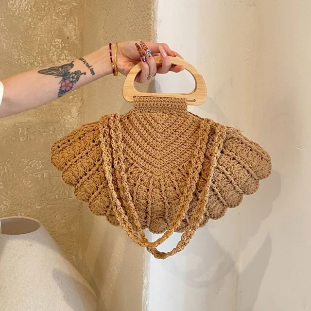 Bolso de crochet con forma de concha: estilo boho chic y gran capacidad