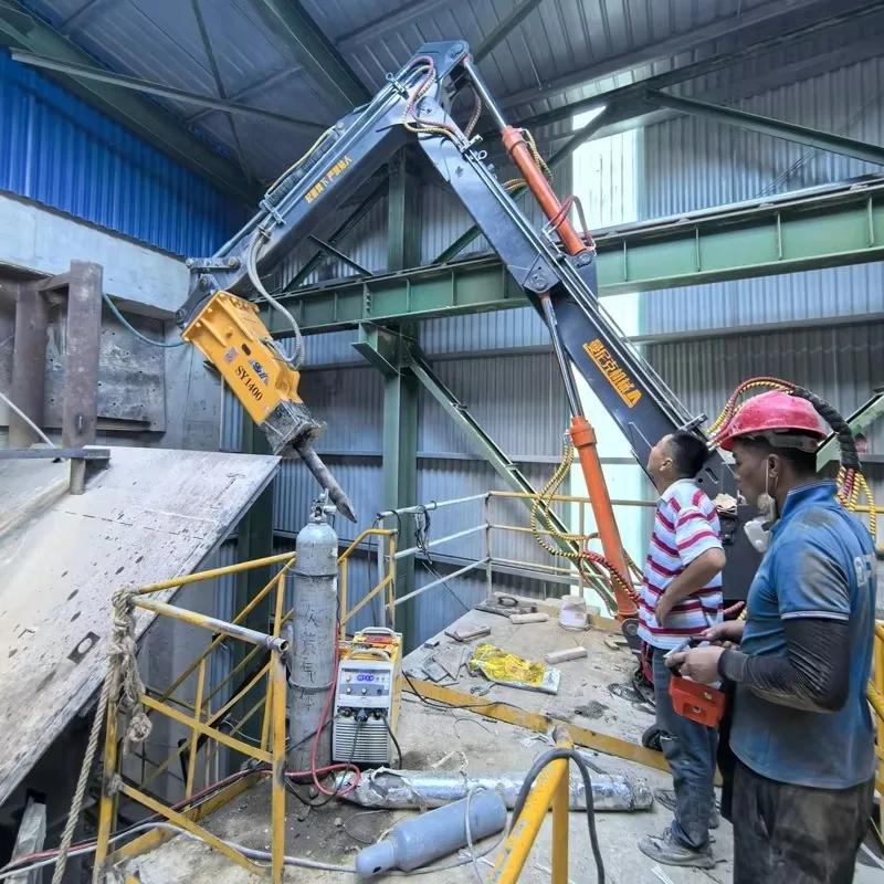Customized Heavy Rock Breaking Excavator Crusher With Fiber Optic Remote Operating System