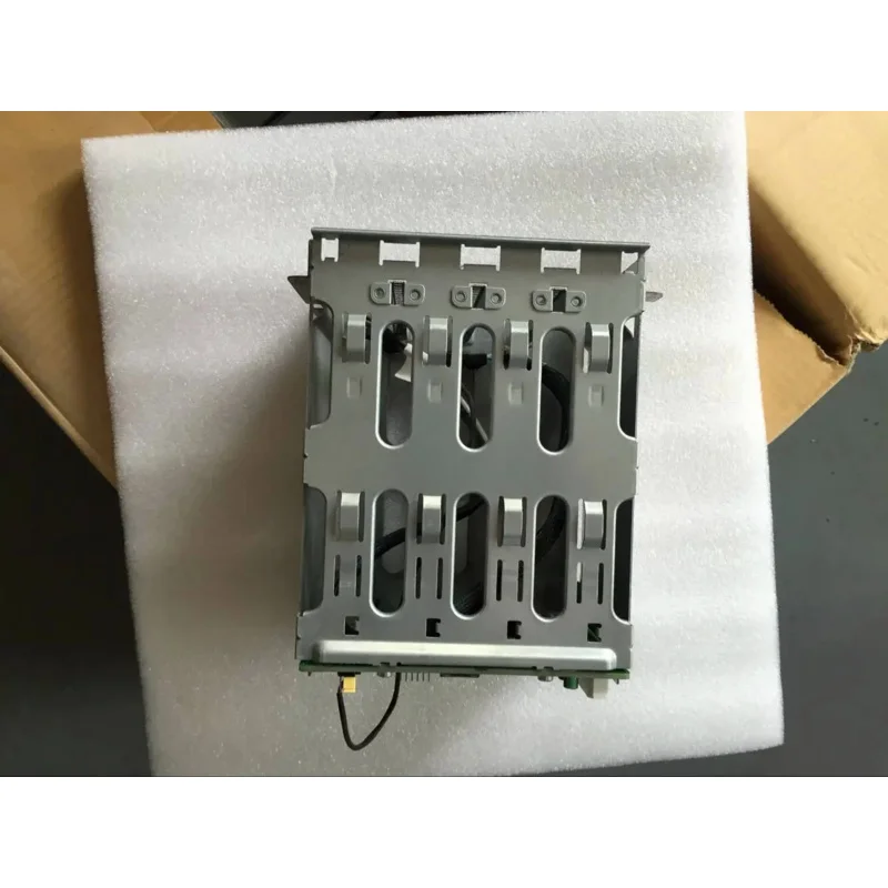 

For HP ML350G9 ML150G9 ML110 G9 ML30 G9 3.5 hard disk cage 765754-001 674790-002 686745-002 4-LFF GEN9 4 drawers with SAS cable