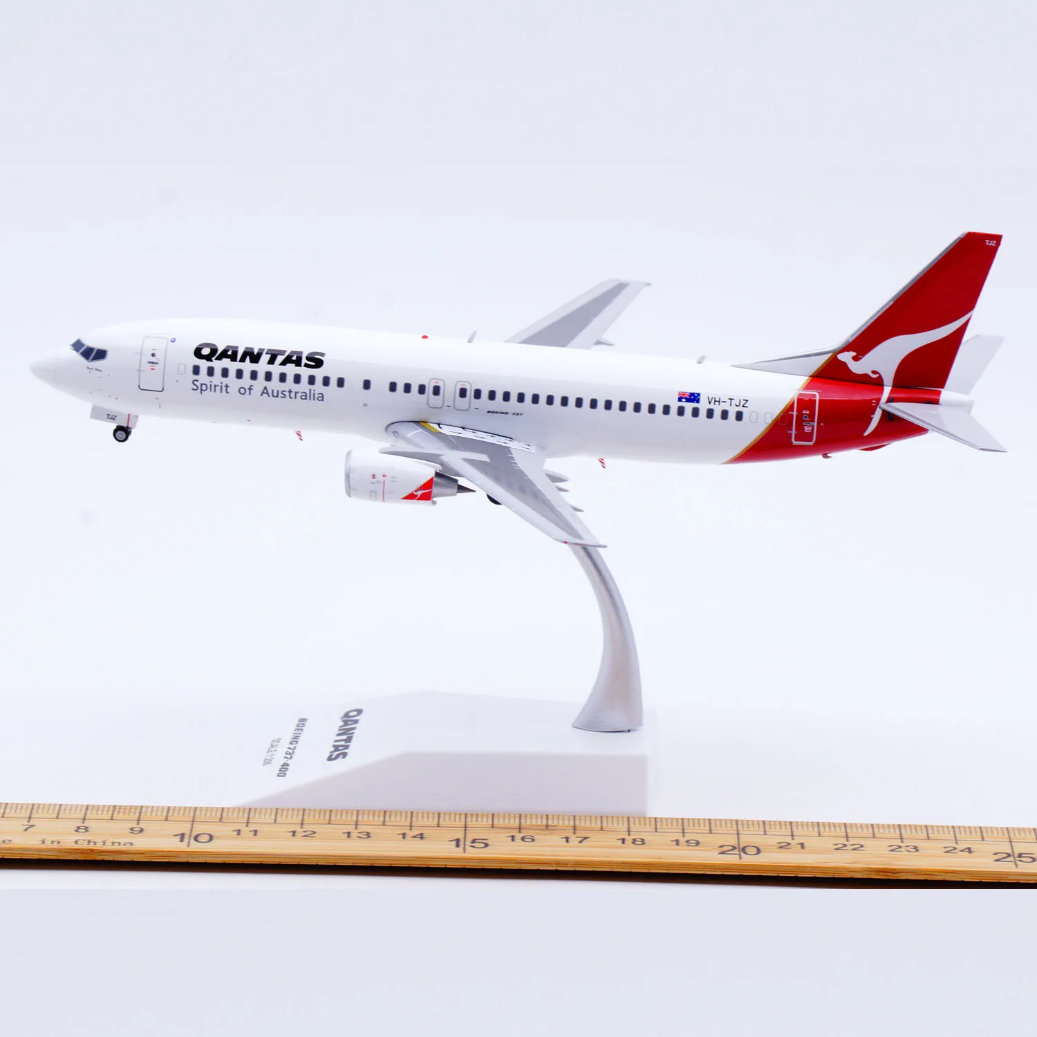 XX20393 سبيكة تحصيل طائرة هدية JC أجنحة 1:200 Qantas الخطوط الجوية بوينغ B737-400 دييكاست نموذج طائرة VH-TJZ مع حامل