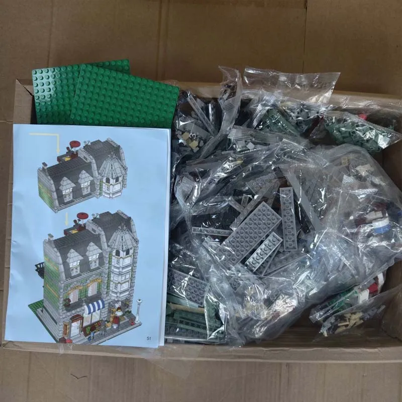 2352pcs Best seller Creator City View Europeanizing Architecture Green Grocer 10185 Building Block Kids Toy Gifts 15008
