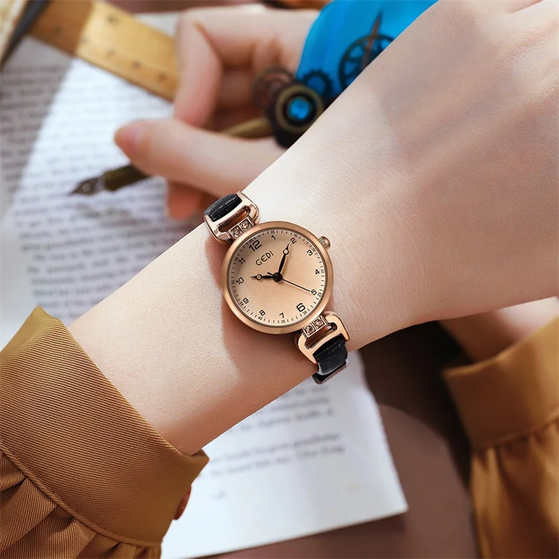 Retro Small Round Dial Leather Strap Watch Women Minimalist Dainty Vintage Quartz Wristwatch Elegant Old Money Aesthetic