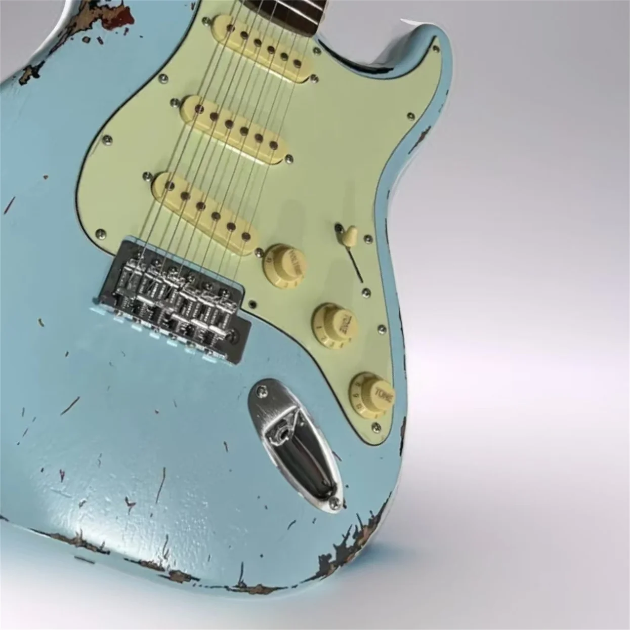 

62 Heavy Relic Daphne Blue over sunbust Electric Guitar Pickguard Alder BodyDot Inlay Tremolo Bridge Whammy Bar Vintage Tuners