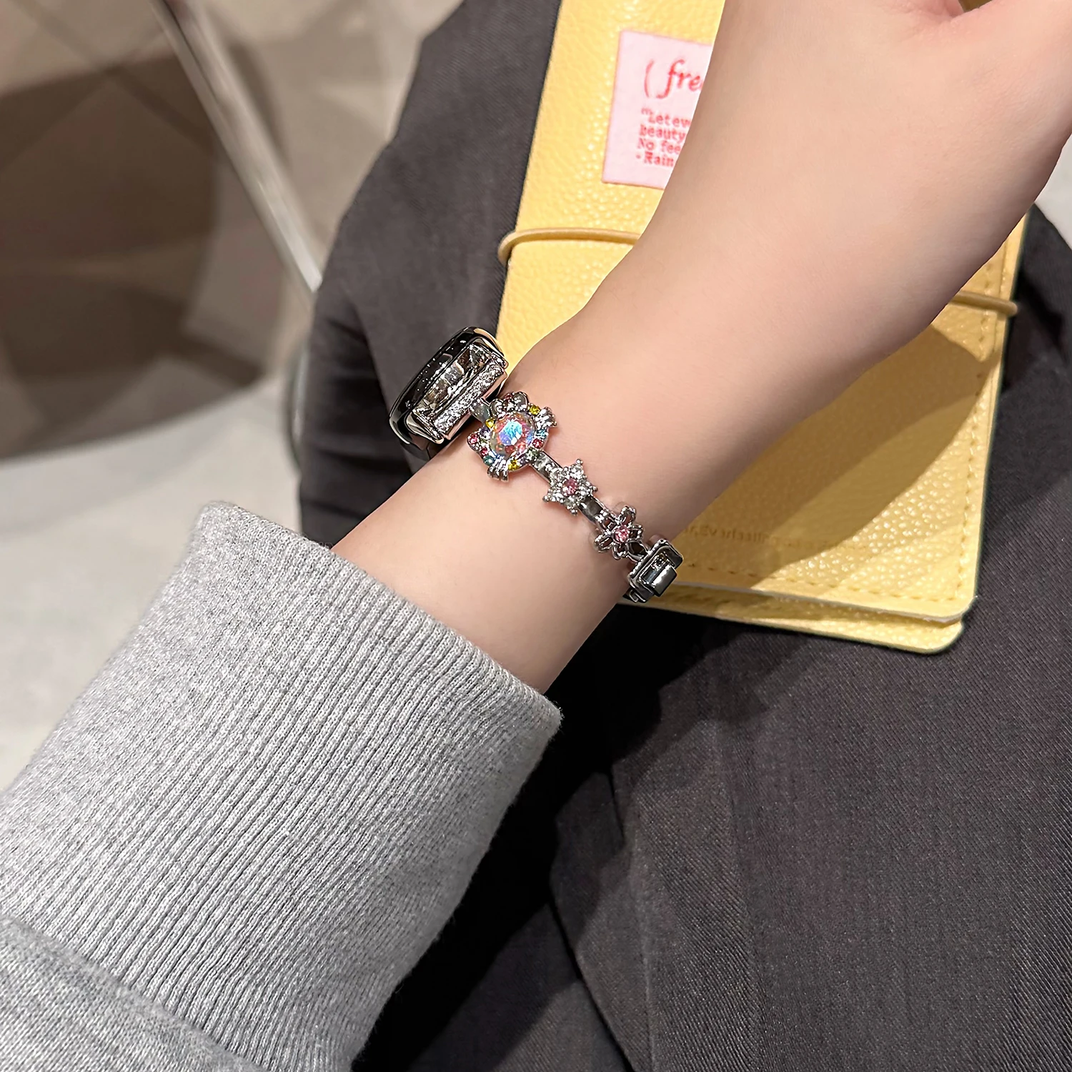 حزام معدني مرصع بالألماس المتعال لـ Xiaomi Band 10 8/9 Pro حزام للفتيات لهاتف Huawei89 10 Fit4 Universal 18 20 22 مم