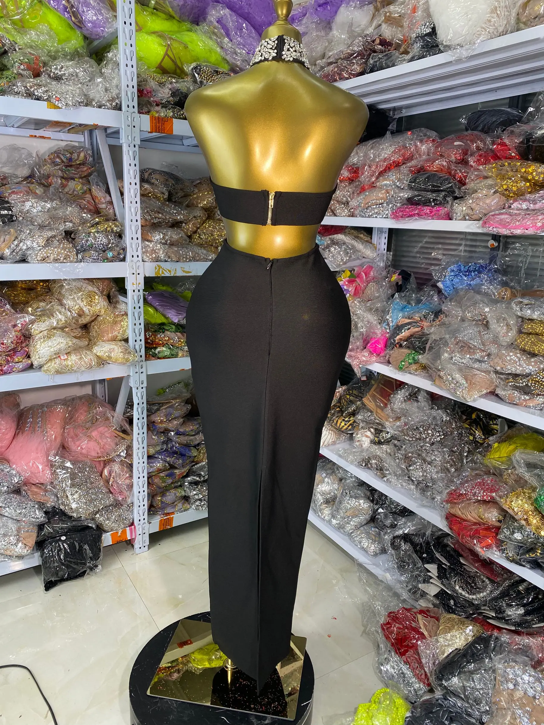 Vestido de aniversário de luxo feminino 2025 halter cristal bustier cortar maxi longo elástico bandagem vestido uma peçalebrity festa à noite