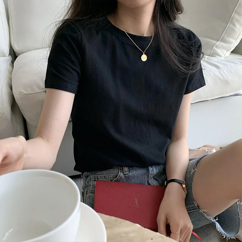 T-shirt z krótkim rękawem dla kobiet na wiosnę lato 2025 Nowy luźny i wszechstronny T-shirt z okrągłym dekoltem Mała koszula i futro Top