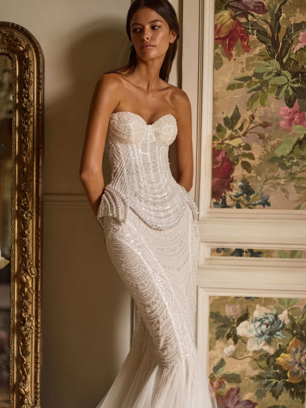 ชุดแต่งงานทรงเมอร์เมดประดับมุกหรูหรา คอร์เซ็ท คอวีลึก แขนยาว  ชุดเจ้าสาวสั่งตัดพิเศษ ดีไซน์มีเสน่ห์สำหรับเจ้าสาว