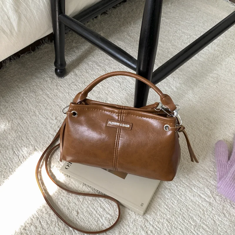 

​​2025 AW Spacious Vintage Commuter Bag, Convertible Crossbody & Shoulder Purse for Women, Retro Day to Night Tote