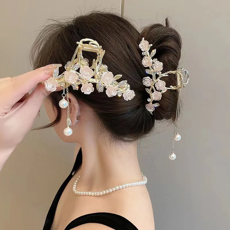 

Korean INS Fashion Gold Floral Hair Claw New Sweet and Elegant Tassel Shark Clip Women and Girls Hair Accessories