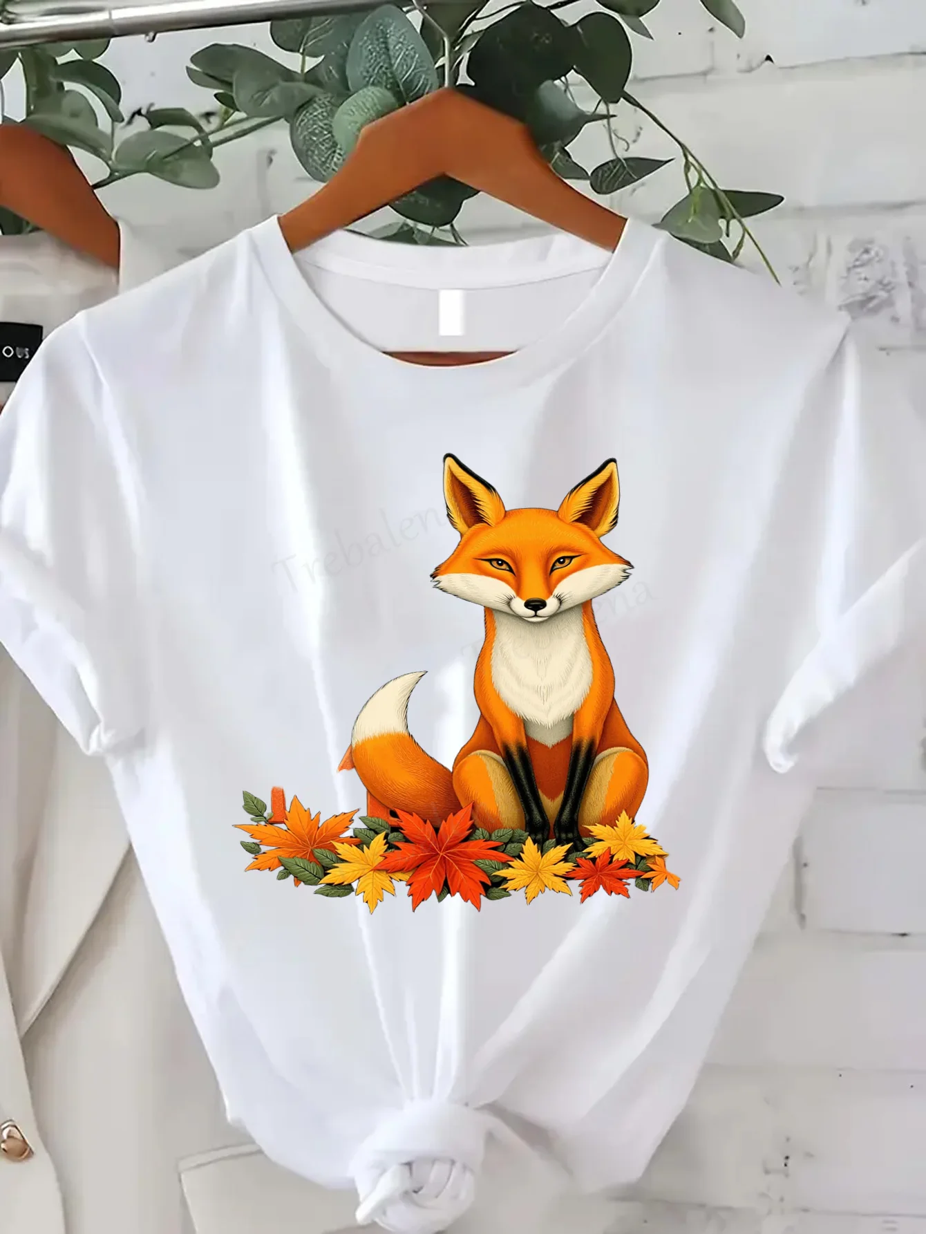 

Удобная женская футболка с принтом. Осенняя футболка с лисой и ярким принтом листьев для женщин.