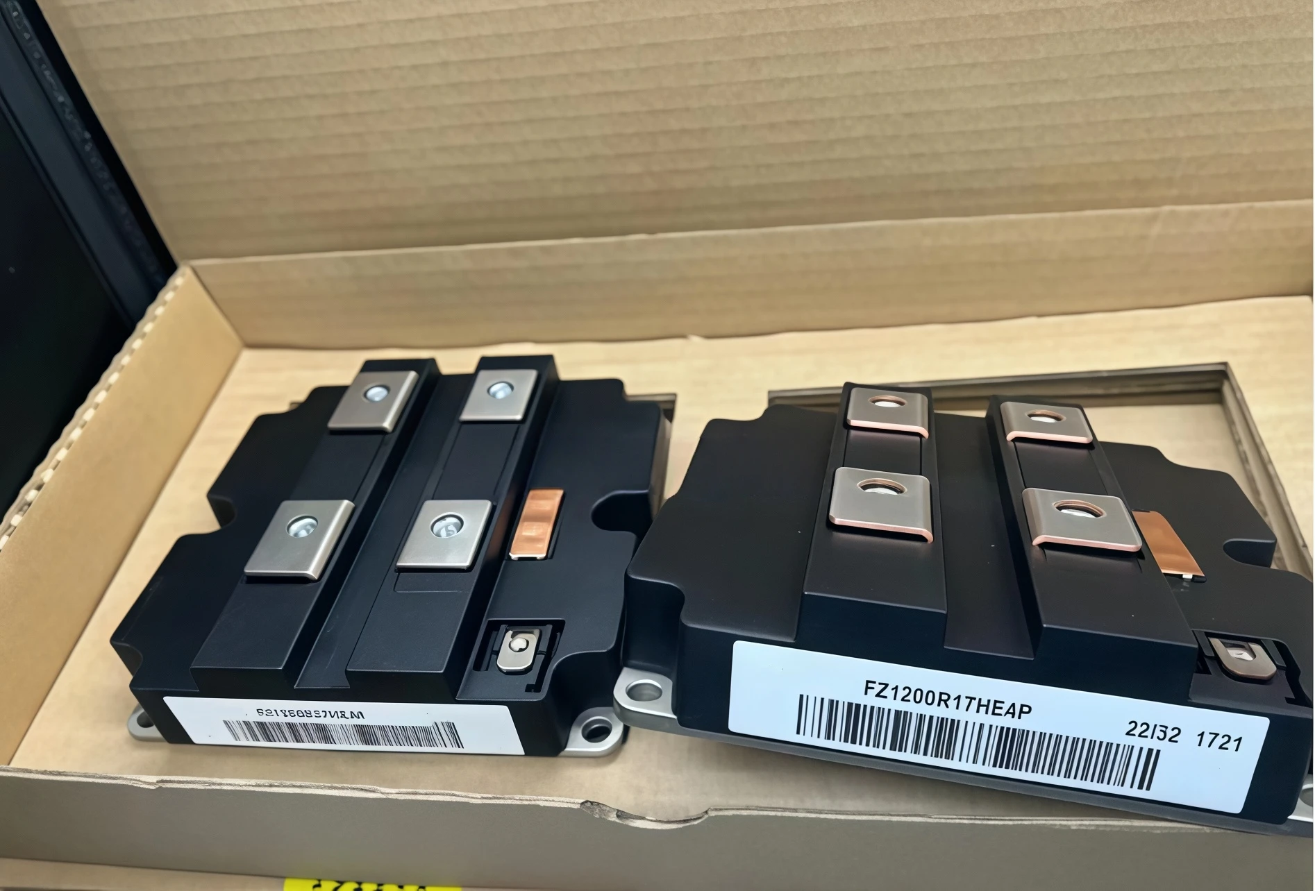 

Module FZ1200R12HE4 FZ1200R12HE4P FZ1800R12HP4-B9 FZ2400R17HE4B9 FZ Brand new, original, in stock