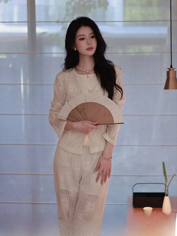 

Новый модный комплект KUN Liz Garden: хлопковая рубашка с длинным рукавом и брюки с высокой талией, с вырезами и цветочным узором