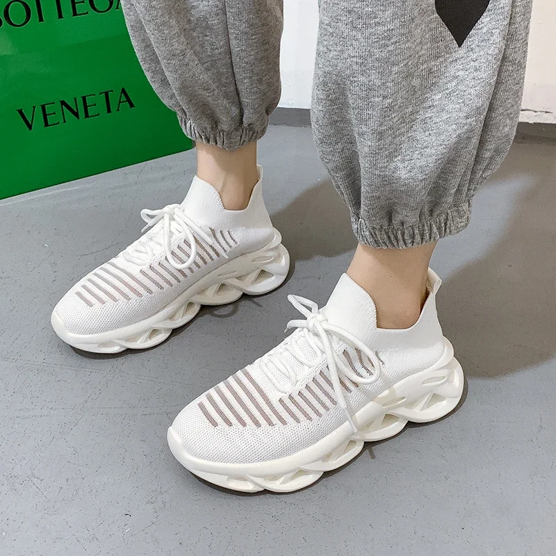 Zapatillas de deporte de malla sin cordones para mujer, zapatos ligeros y transpirables con plataforma para caminar, cómodos, novedad de verano, 2024