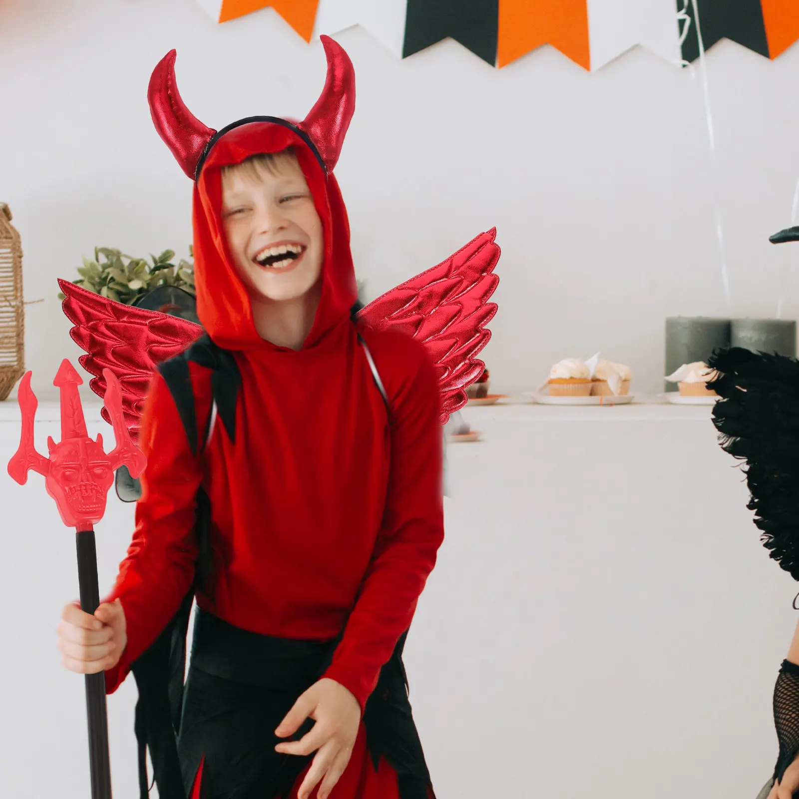 1 Set de Disfraz de Diablo: Diadema con Cuernos, Tridente, Alas y Cola Roja Elástica – Accesorio Divertido para Fiesta de Halloween y Cosplay