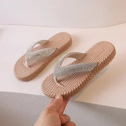 Pantofole per bambini con strass per ragazze 2024 estate nuova moda e comode scarpe da spiaggia infradito stile vacanza Cool