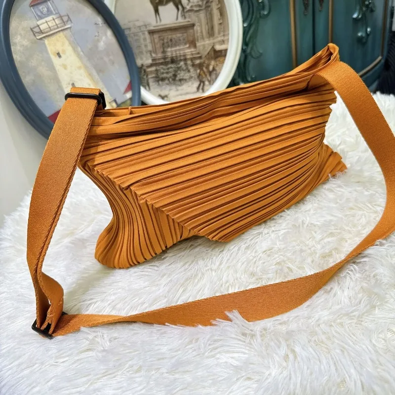 Miyake 2026 New Puffy Dumpling Bag Foldable Shoulder Bag with Adjustable Strap Storage Pouch Lightweight Casual Minimalist Bags
