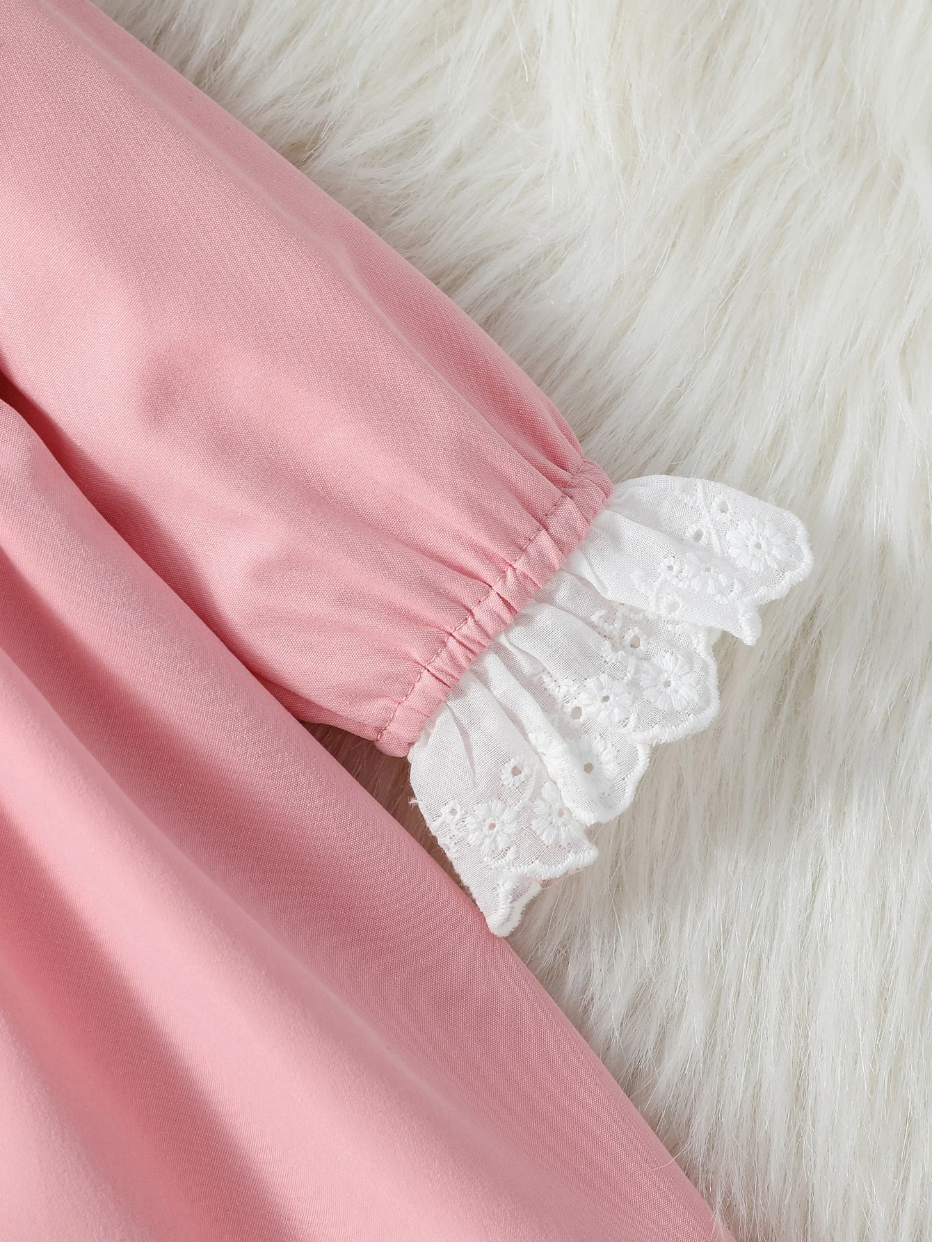 فساتين بناتي للأطفال لعام 2025 لخريف نمط جديد بأكمام طويلة وياقة الدمية مع فستان الأميرة من الدانتيل موضة ساخنة لـ 1-3 سنوات