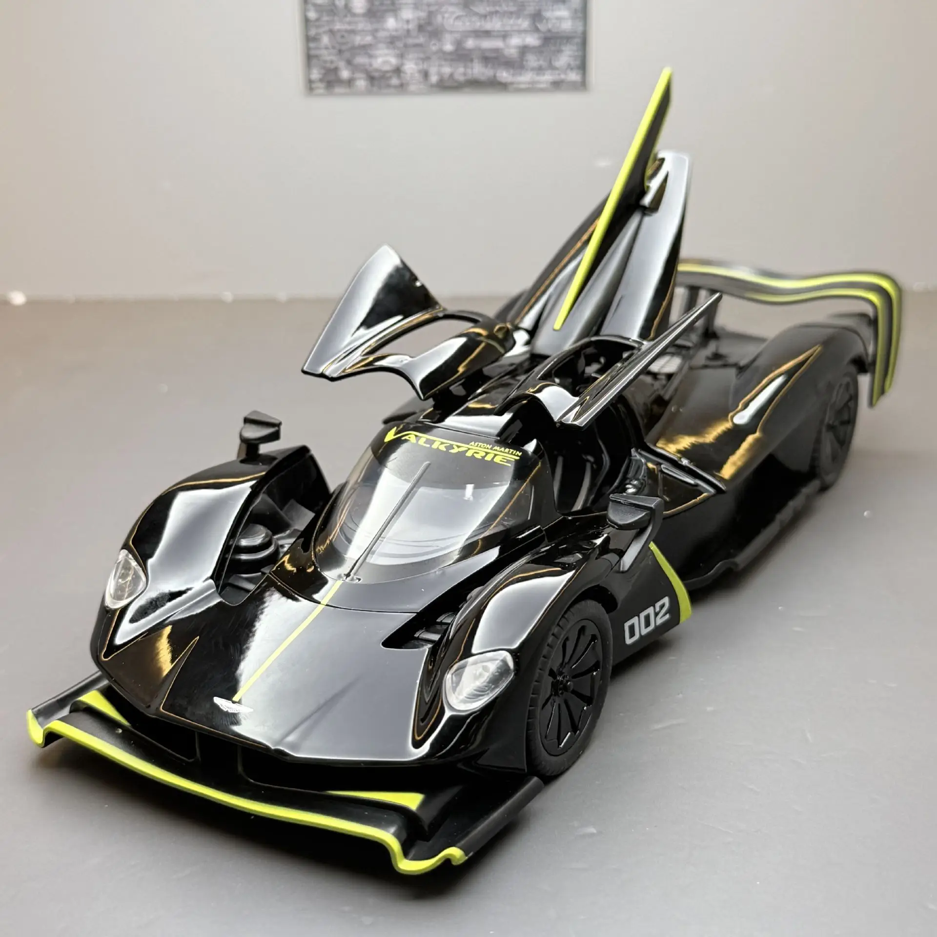 1:24 รถซูเปอร์คาร์วาลคิรี โมเดลรถอัลลอย มีเสียงและไฟ ของเล่นเด็กแบบดึงหลัง ของสะสม ของขวัญวันเกิด