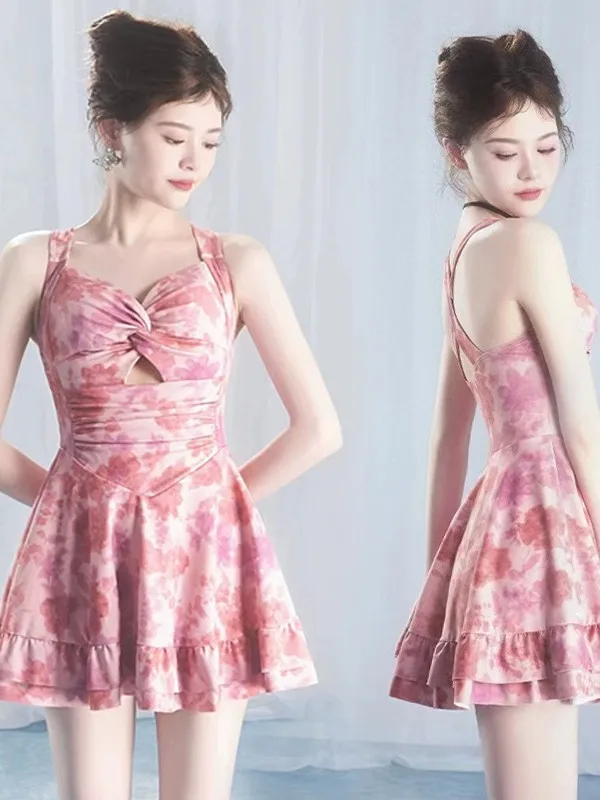 2025 ใหม่มินิเดรสผู้หญิง One-piece Camisole แฟชั่นพิมพ์กระโปรงสไตล์อนุรักษ์นิยม Slimming Backless สาวชุดว่ายน้ํา