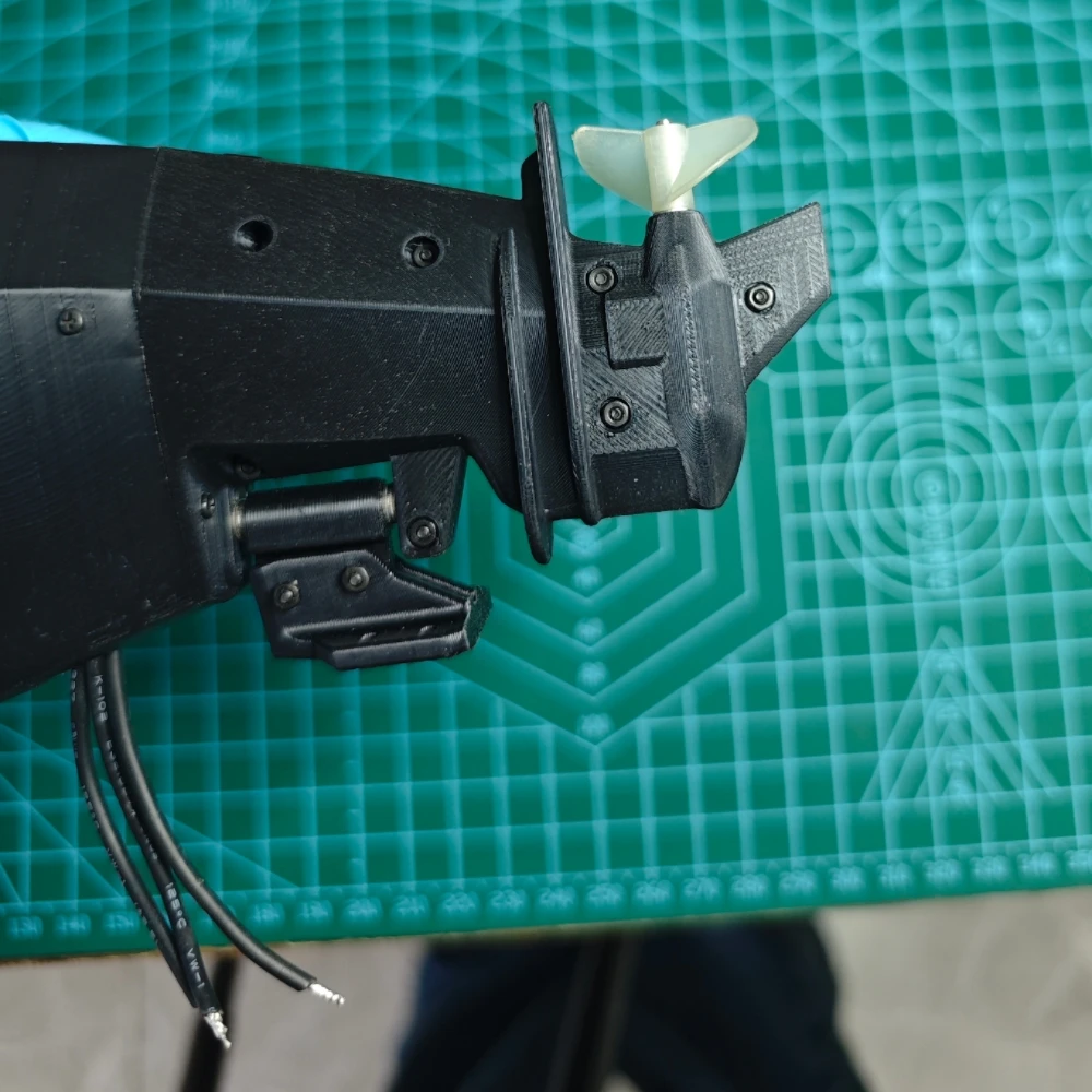 Model łodzi silnik zaburtowy maszyna wisząca mała proporcja-długość 69mm szerokość 39mm wysokość 132mm użyj bezszczotkowego silnika 2212