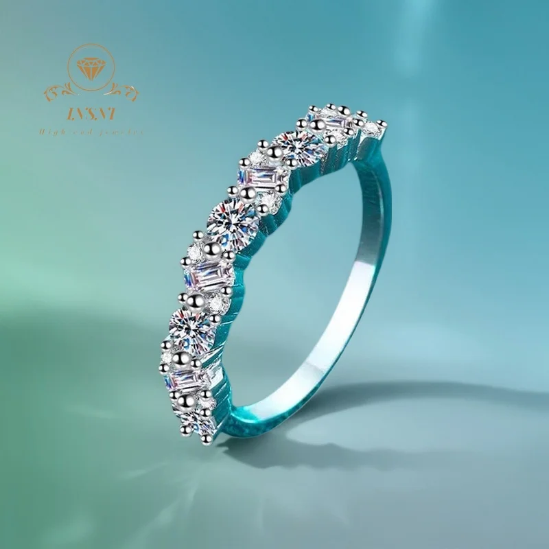 

Кольцо с муассанитом 0.9 карата, серебро 925 пробы, женское, стильное, минималистичное, с покрытием из золота PT950, сертифицированное ювелирное изделие, гипоаллергенное, подарок для женщин