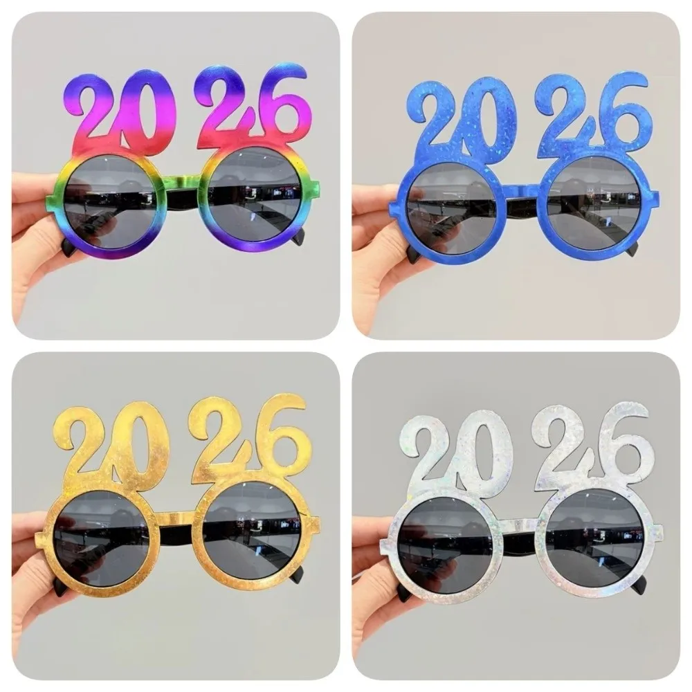 نظارات لامعة 2026 سنة جديدة سعيدة، نظارات عيد الميلاد الإبداعية الحلوة، نظارات شمسية مزخرفة لطيفة للعام الجديد