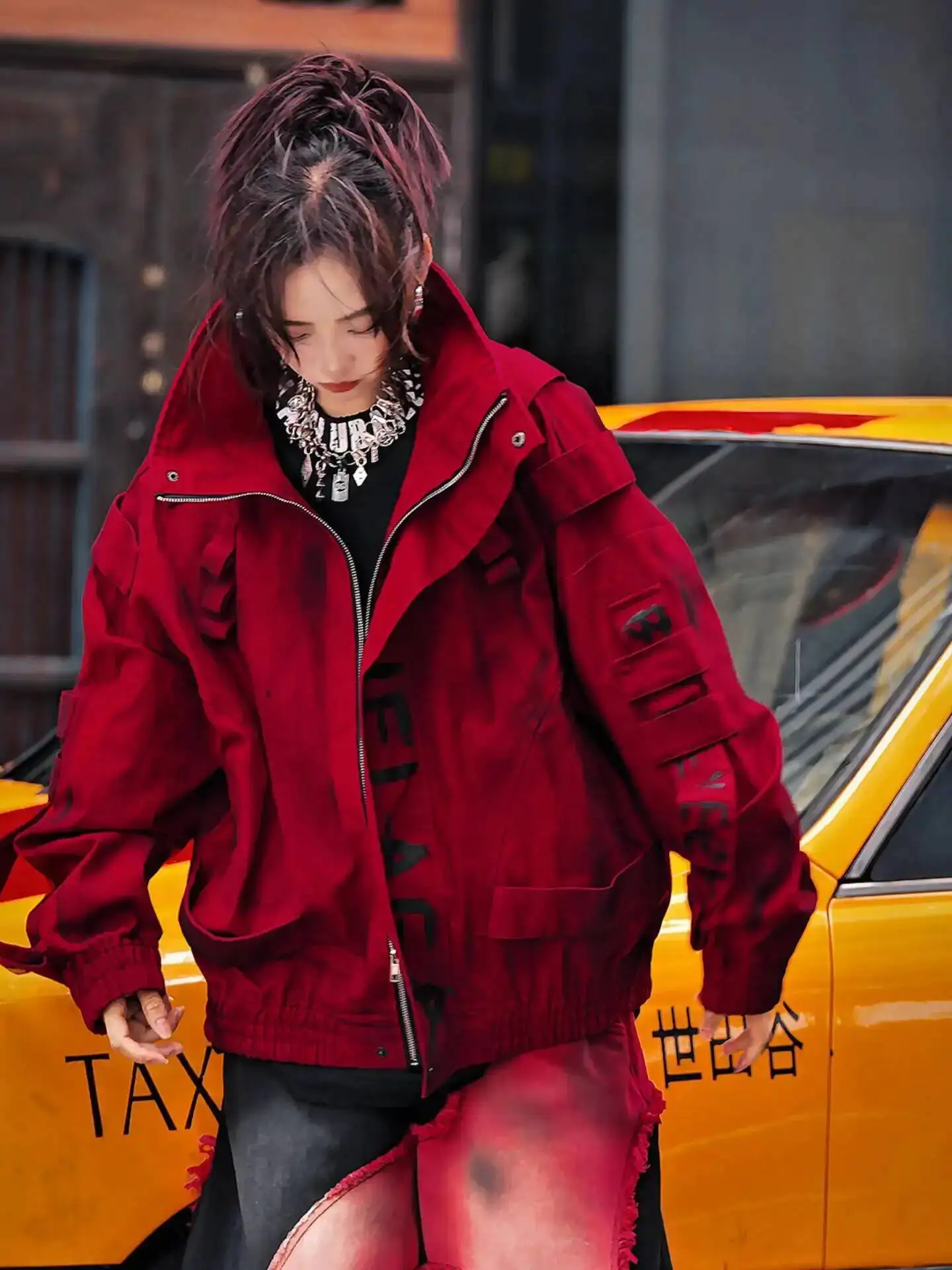 للجنسين أسود أحمر معطف مجموعة 2025 الخريف الشتاء النساء الرياضة مجموعة جديدة الظلام النار الدنيم مجموعة سترة وسراويل تقليدية للرجال والنساء