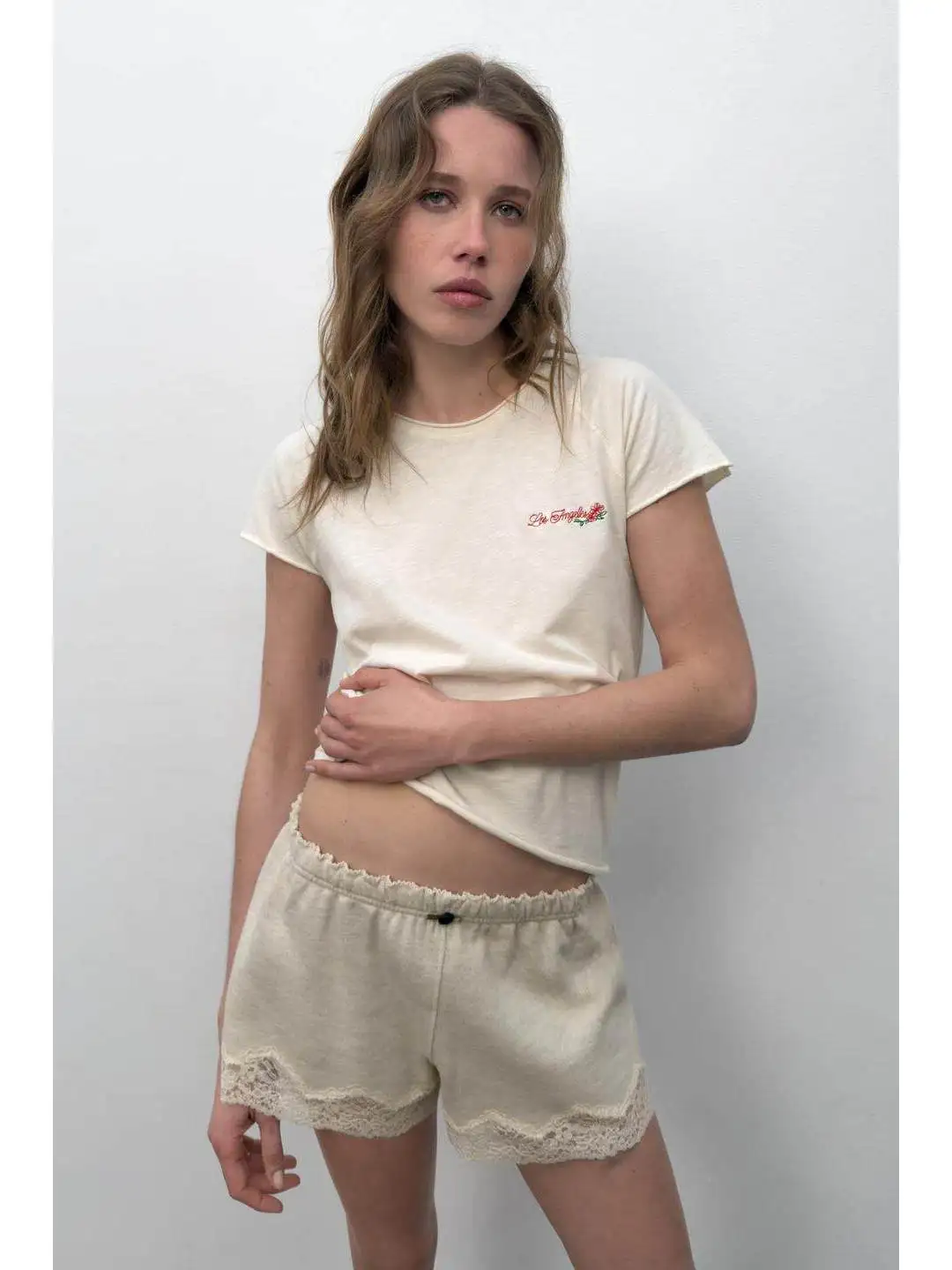 Mid-Rise Elastic Waist Short Pants Same Tone Splicing Lace Details Decorative Flowers Casual Style Plant Floral Embroidery