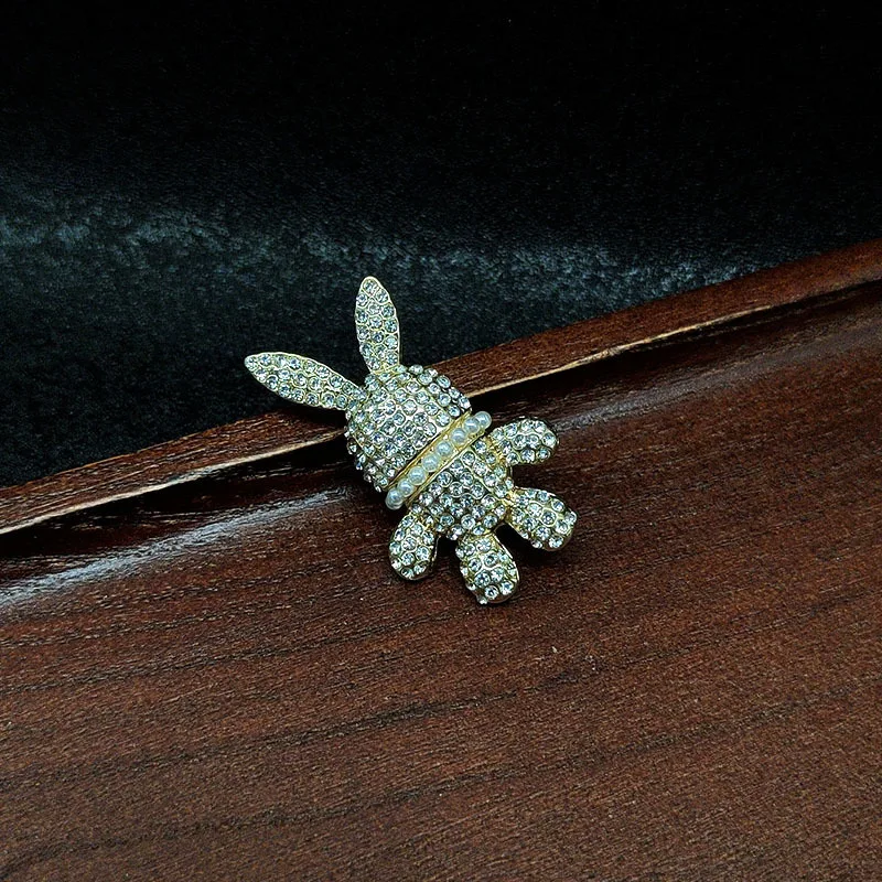 

Совершенно новый дизайн маленького кролика с бриллиантами, как высококачественный и ниша, милый, уникальный, модный и универсальный.