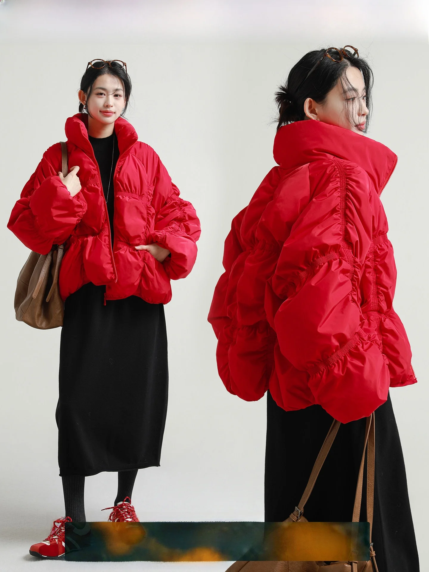 

Редкая оригинальная дизайнерская женская зимняя утепленная короткая куртка-пуховик Red Cloud Bread свободного кроя из натурального пуха