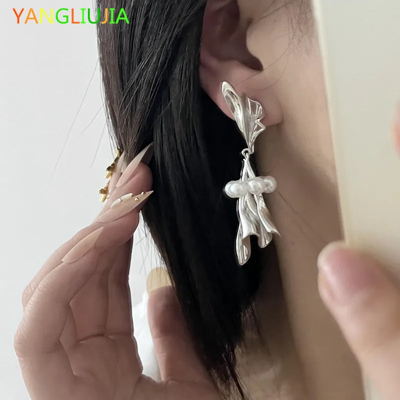 

Metal Butterfly Pearl Earrings European And American Style Personality Fashion Long Earrings Ms Travel Wedding Accessories 2022