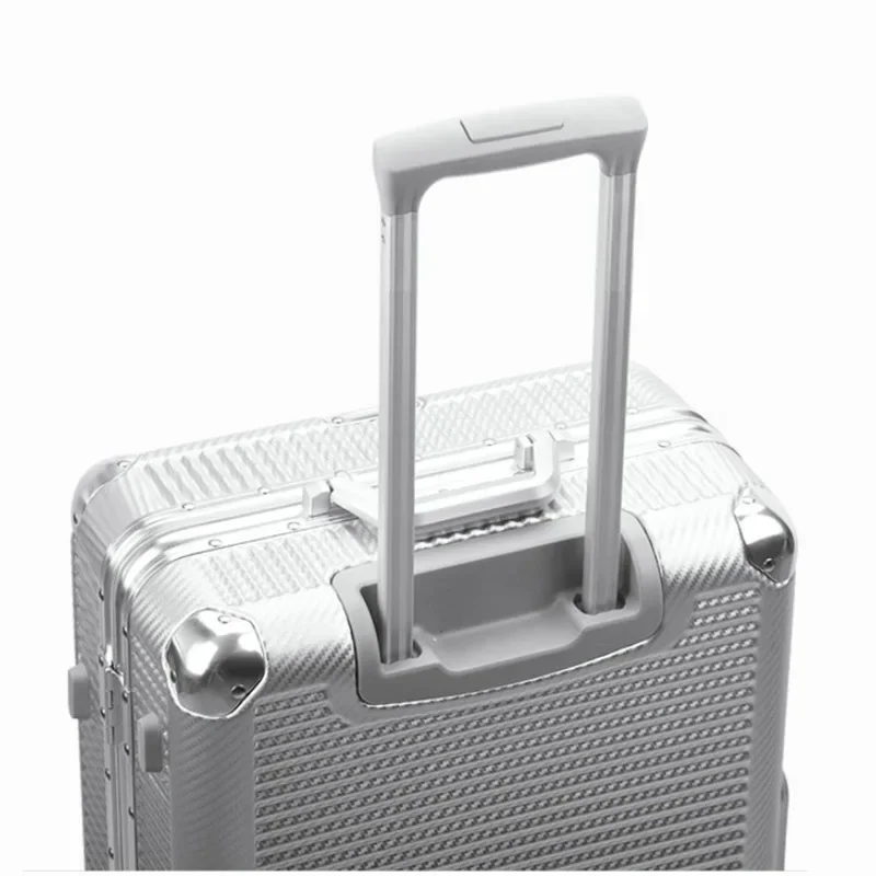 TRAVEL TALE  Spinner Aluminum Frame Hardside Travel Suitcase 22\