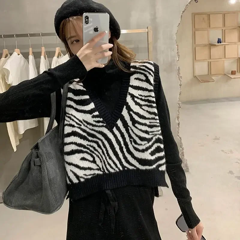 Sweater Vest Women Zebra-print Cropped Clothes Popular Casual College Sleeveless V-Neck Knitted All-match Fashion Simple Female