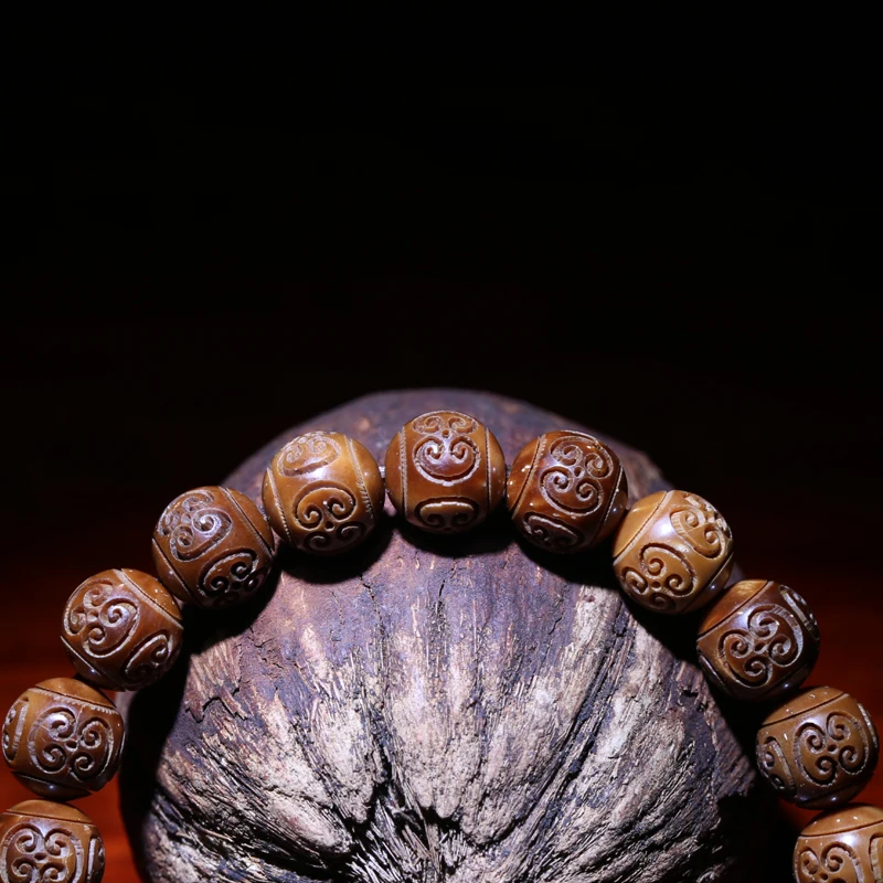 Natural palm fruit Kuka, natural color, 10mm round beads, handcrafted chain with carved patterns for jewelry decoration