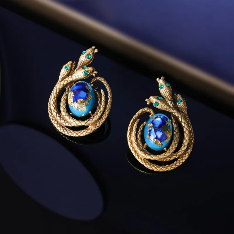 

Middle-aged Vintage Hollow Snake Earrings New Chinese Style Retro Three-dimensional Earrings Heavy Industry Color Stud Earrings