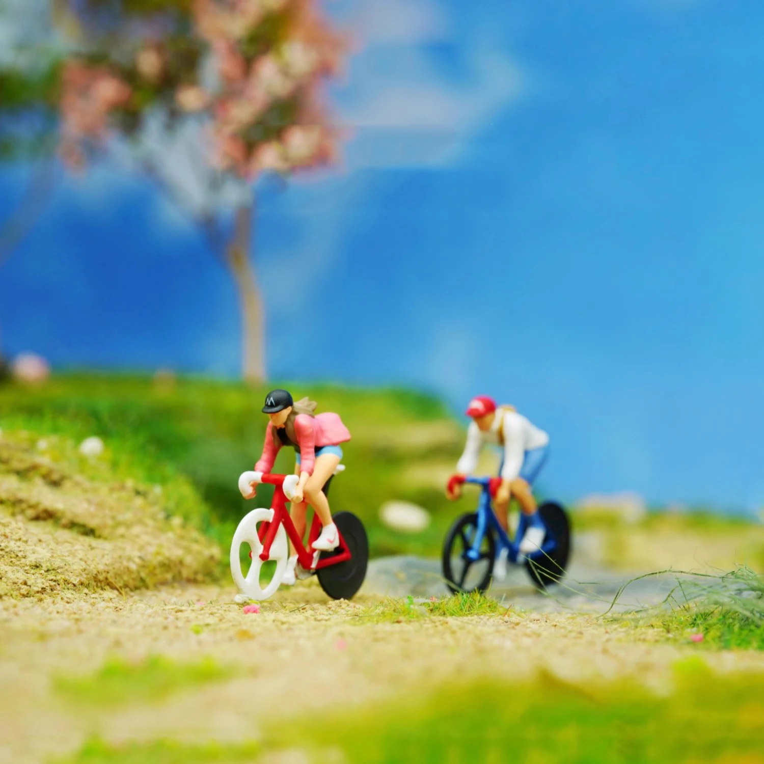 

Resin Diorama 1/64 Road Bicycle Riding Miniature Figure 1/87 Figures Model DIY Microlandscape Sand Table Scene Decoration