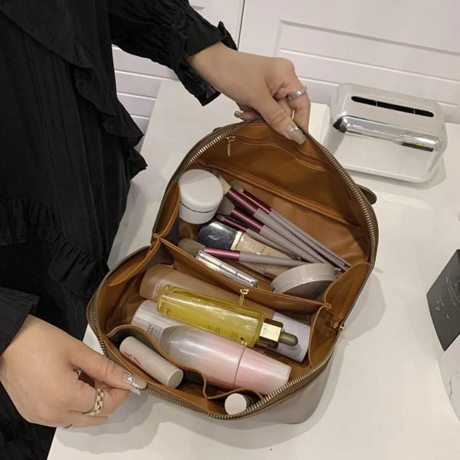 

Makeup Bag Large Capacity Travel Cosmetic Portable PU Leather Waterproof Organizer Bags for Women with Handle Open Fl